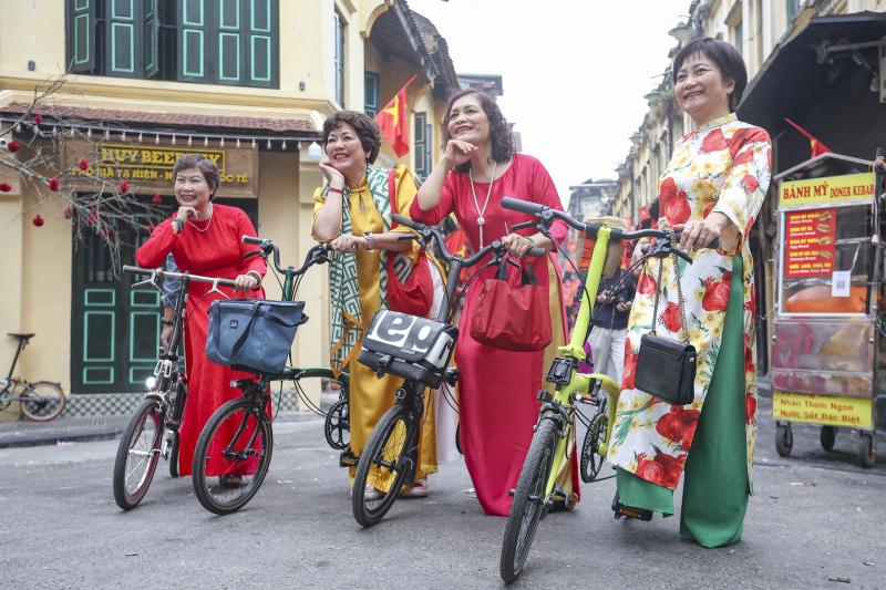 Phố phường Hà Nội 'khác lạ' sáng mùng 1 tết- Ảnh 10.