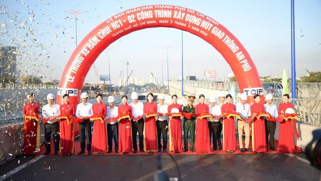Thông xe hầm chui lớn nhất nút giao An Phú, giảm 80% kẹt xe khu Đông TP.HCM- Ảnh 1.
