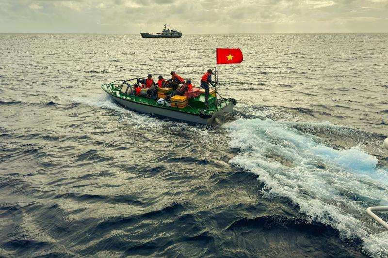Tết ở Trường Sa - Kỳ 8: Vui xuân không quên nhiệm vụ- Ảnh 9.