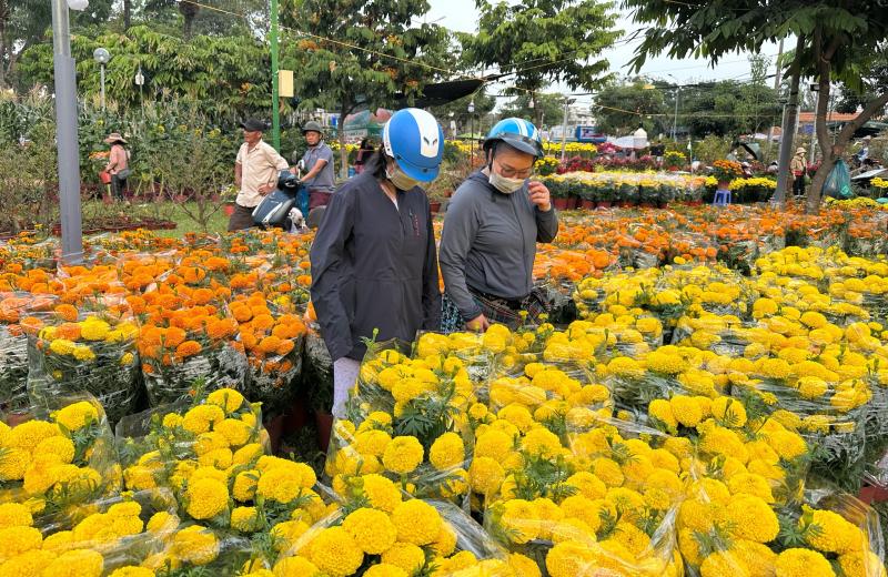 Hot trend ăn hoa tết 2026: Món ngon triệu view gây tranh cãi về sức khỏe - Ảnh 2.
