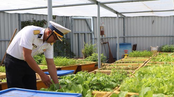 Tết của những 'cột mốc sống' trên biển, mãi vì chủ quyền Tổ quốc thiêng liêng- Ảnh 11.