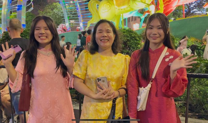 'Biển người' ở trung tâm TP.HCM chờ ngắm pháo hoa giao thừa Tết Bính Ngọ 2026 - Ảnh 4.