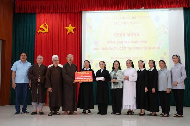 Phật giáo người Hoa TP.HCM thăm y bác sĩ, tu sĩ Bệnh viện Nhân Ái- Ảnh 2.