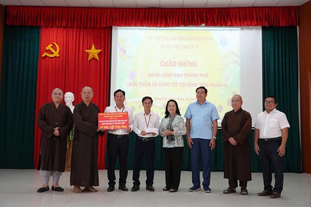 Phật giáo người Hoa TP.HCM thăm y bác sĩ, tu sĩ Bệnh viện Nhân Ái- Ảnh 1.