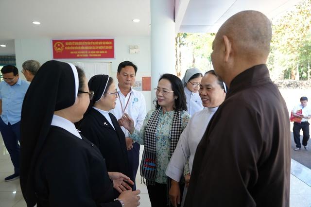Phật giáo người Hoa TP.HCM thăm y bác sĩ, tu sĩ Bệnh viện Nhân Ái- Ảnh 3.