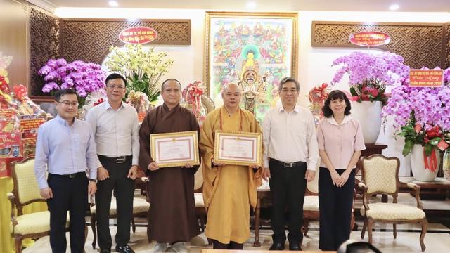 TP.HCM trao bằng khen cho thượng tọa Thích Thanh Phong và thượng tọa Thích Tâm Hải - Ảnh 3.