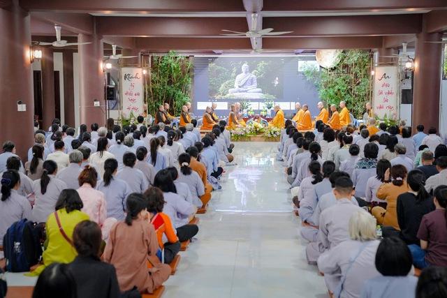 Đốt vàng mã, xem bói, dâng sao giải hạn: Vì sao sư thầy khuyên nên bỏ? - Ảnh 2.