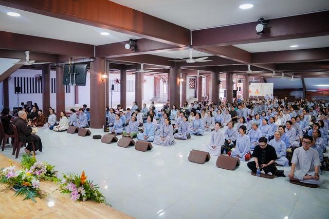 Đốt vàng mã, xem bói, dâng sao giải hạn: Vì sao sư thầy khuyên nên bỏ? - Ảnh 1.