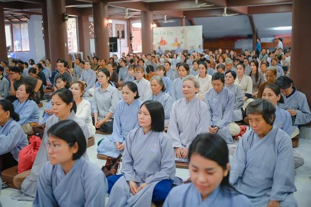 Đốt vàng mã, xem bói, dâng sao giải hạn: Vì sao sư thầy khuyên nên bỏ? - Ảnh 3.