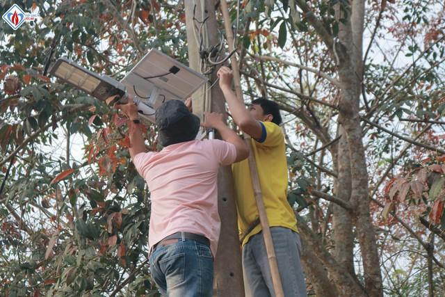 Trước khi về quê ăn tết, sinh viên đến vùng ven TP.HCM làm điều ý nghĩa  - Ảnh 4.