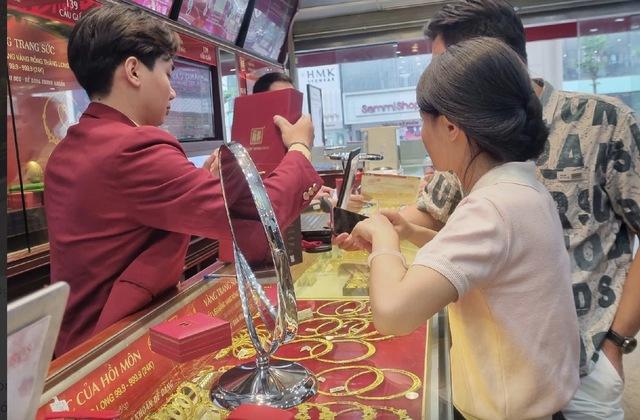 Ngày vía Thần tài 2026: Thực hư chuyện mua vàng ngày này sẽ có lộc quanh năm - Ảnh 3.