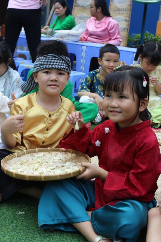 Trước kỳ nghỉ Tết Nguyên đán 2026: Trường học nhộn nhịp hội xuân - Ảnh 8.
