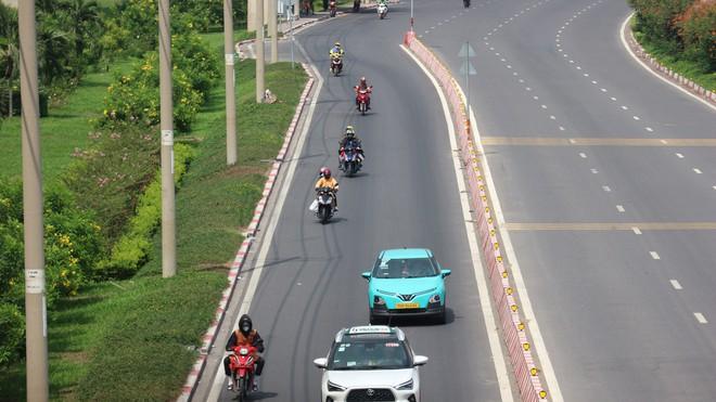 Mới tháng 2 đã nắng cháy da, nhiều người bị 'sốc nhiệt' vì quá nóng- Ảnh 3.