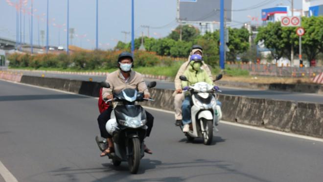 Mới tháng 2 đã nắng cháy da, nhiều người bị 'sốc nhiệt' vì quá nóng- Ảnh 5.