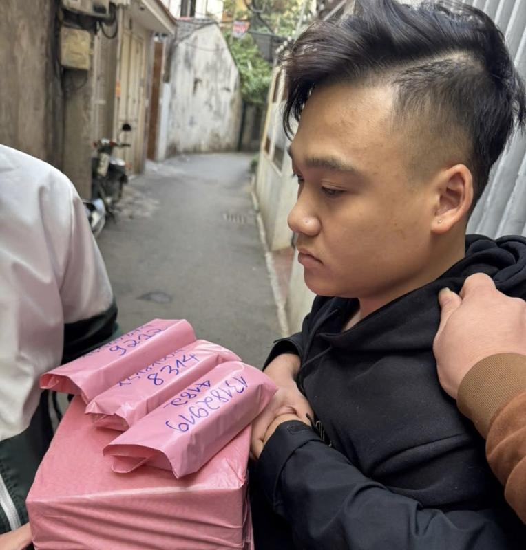 Bắt nhóm bán thuốc lá điện tử chứa ma túy quảng cáo ‘không mùi, không nghiện’- Ảnh 1.