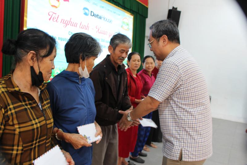 Tết nghĩa tình, xuân yêu thương trên khắp nẻo đường- Ảnh 4.
