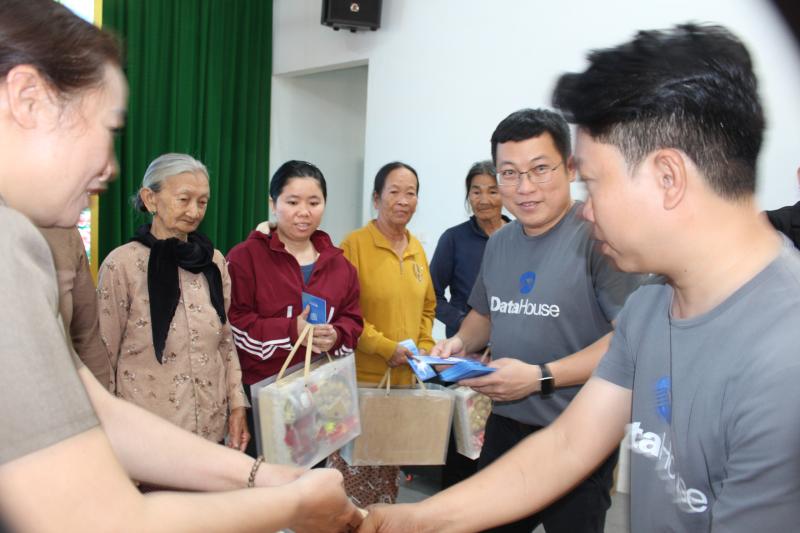 Tết nghĩa tình, xuân yêu thương trên khắp nẻo đường- Ảnh 8.