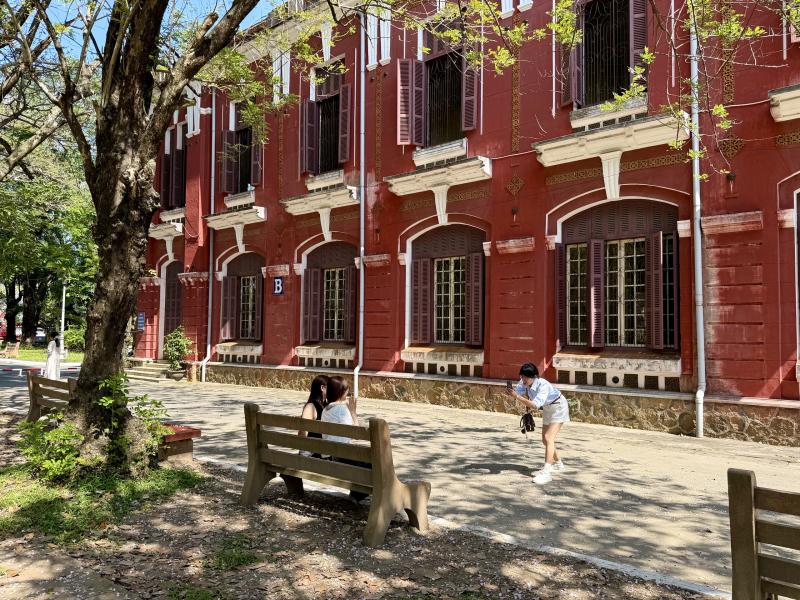 Tết 2026 tại Trường Quốc học Huế: Điểm đến check in cho các thế hệ học sinh - Ảnh 6.
