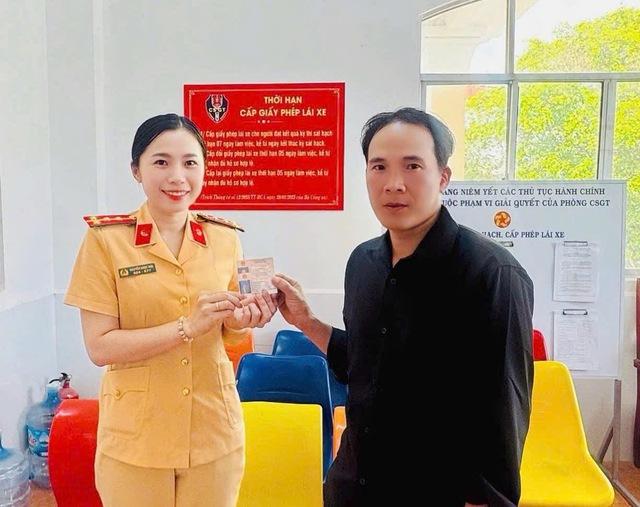 Cà Mau cấp, đổi giấy phép lái xe trong ngày phục vụ người dân xuyên tết - Ảnh 1.