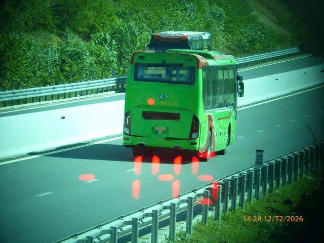 Gần 100 xe khách chạy quá tốc độ trên cao tốc TP.HCM - Vân Phong- Ảnh 1.