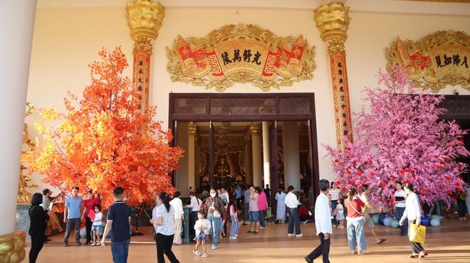 Du Xuân ngôi chùa có tượng Đức Phật Thích Ca tọa thiền cao nhất Đông Nam Á - Ảnh 19.