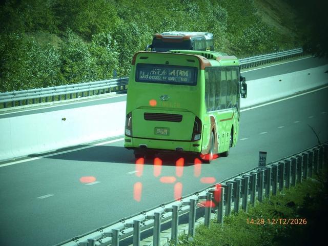 Cao tốc TP.HCM - Vân Phong ken đặc xe quay lại sau tết: CSGT phát cảnh báo- Ảnh 1.