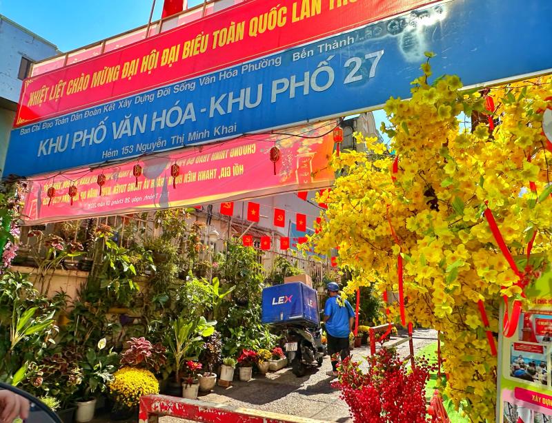 'Hẻm tết' nổi tiếng ngay trung tâm TP.HCM, năm nay có ăn tết lớn như mọi năm? - Ảnh 6.