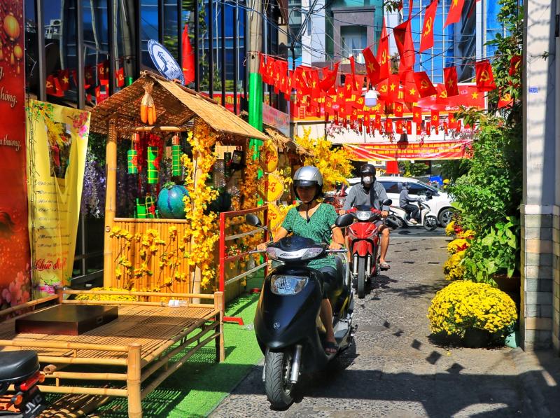 'Hẻm tết' nổi tiếng ngay trung tâm TP.HCM, năm nay có ăn tết lớn như mọi năm? - Ảnh 9.