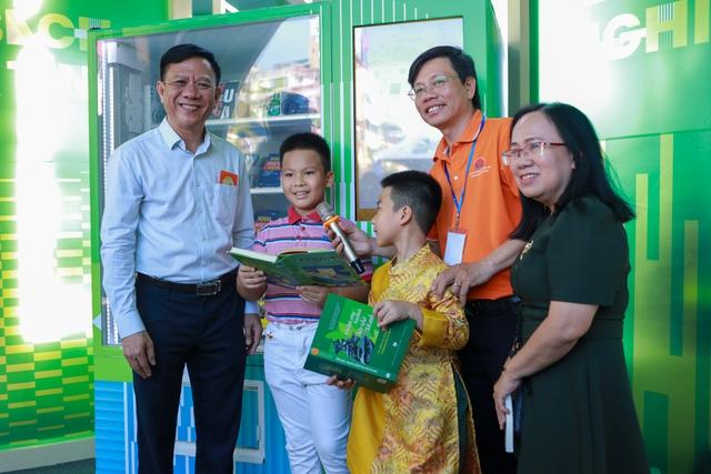 Lì xì sách tết 2026: Trải nghiệm thú vị tại ATM sách nghĩa tình TP.HCM- Ảnh 6.