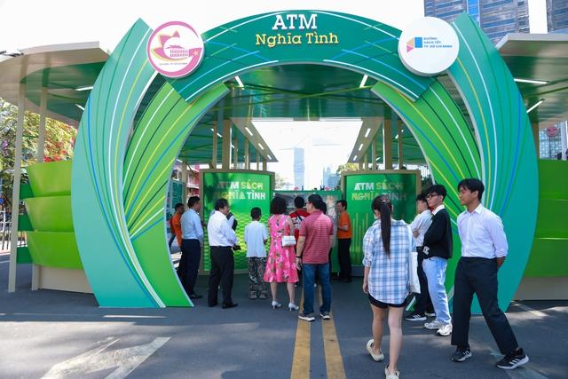Lì xì sách tết 2026: Trải nghiệm thú vị tại ATM sách nghĩa tình TP.HCM- Ảnh 7.