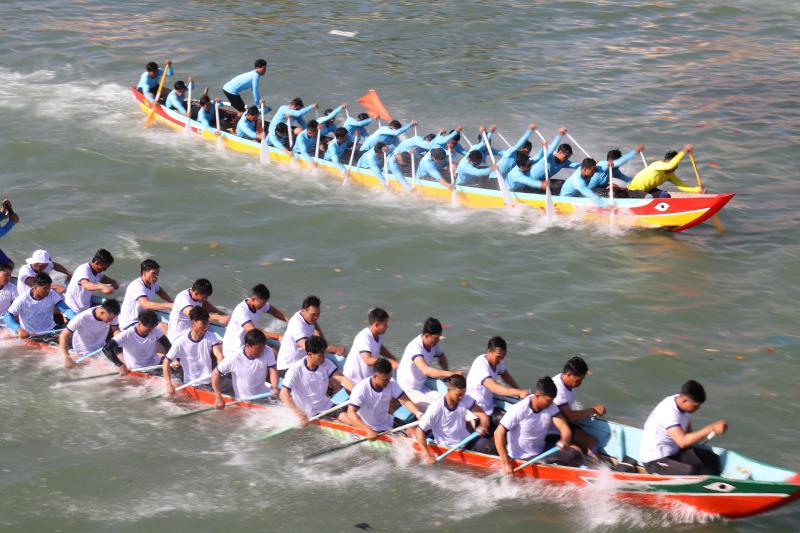 Phường Phan Thiết: Lễ hội đua thuyền trên sông Cà Ty rộn ràng sắc xuân Bính Ngọ - Ảnh 3.