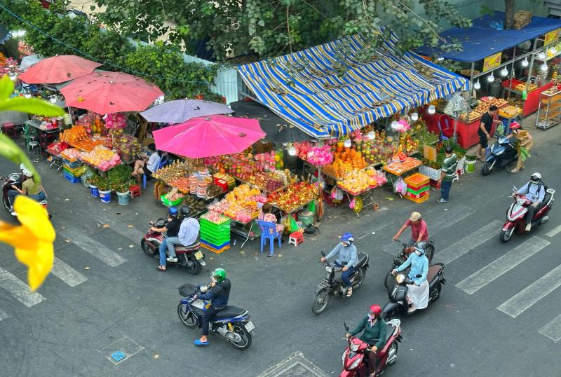 Độc lạ tết ở Chợ Lớn, TP.HCM: Khu chợ mỗi năm chỉ xuất hiện đúng một lần - Ảnh 1.