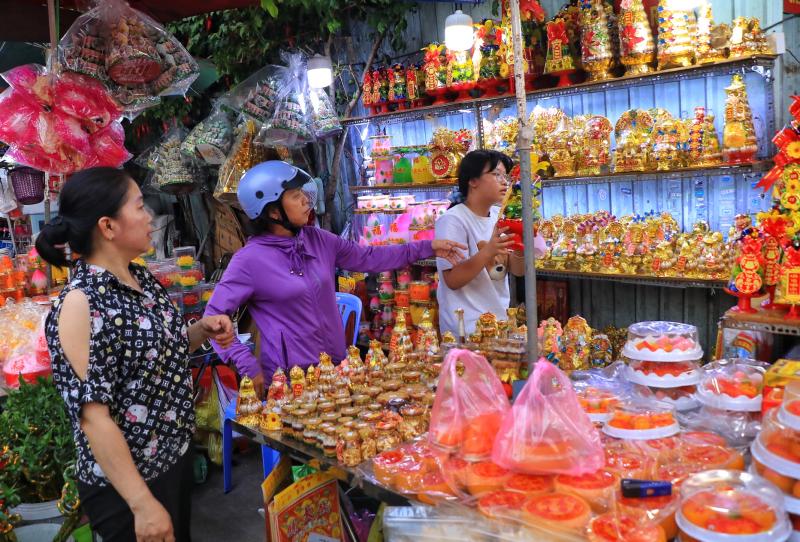 Độc lạ tết ở Chợ Lớn, TP.HCM: Khu chợ mỗi năm chỉ xuất hiện đúng một lần - Ảnh 11.