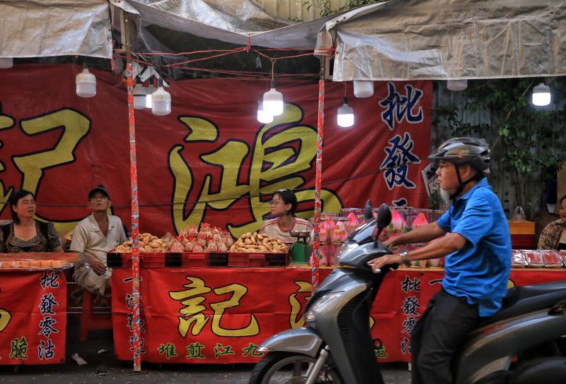 Độc lạ tết ở Chợ Lớn, TP.HCM: Khu chợ mỗi năm chỉ xuất hiện đúng một lần - Ảnh 7.