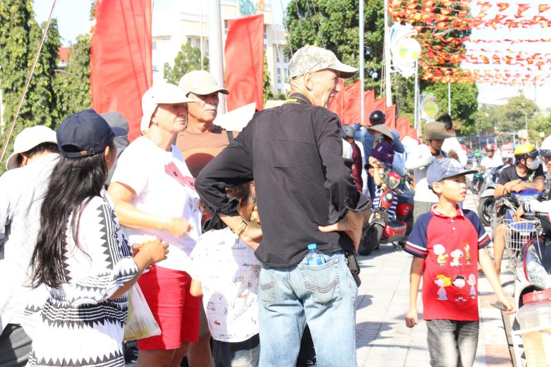 Phường Phan Thiết: Lễ hội đua thuyền trên sông Cà Ty rộn ràng sắc xuân Bính Ngọ - Ảnh 8.
