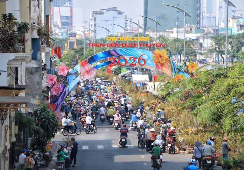 Nỗi niềm hoa tết ở TP.HCM: Không hét giá, mong về miền Tây kịp đêm giao thừa - Ảnh 3.