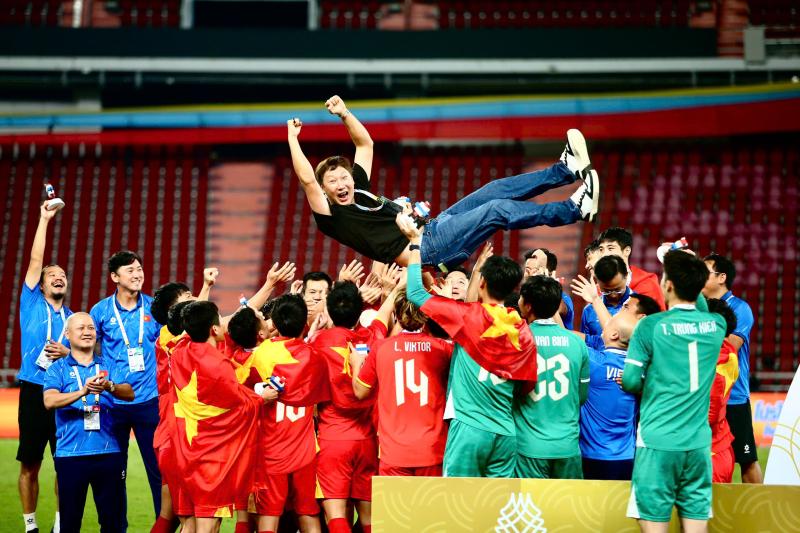 HLV Kim Sang-sik và câu chuyện xúc động được kể trong ngày tết, nhớ vợ con và quê hương Hàn Quốc…- Ảnh 1.
