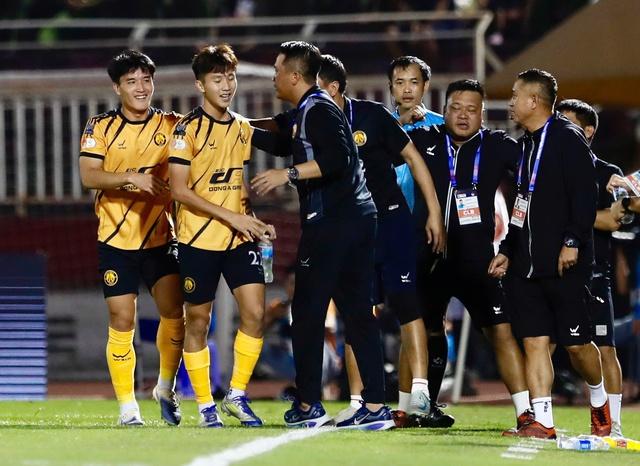Nóng: CLB Thanh Hóa nộp án phạt 3 tỉ đồng cho FIFA, bổ sung gấp đồng đội Công Phượng- Ảnh 2.
