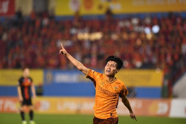 HAGL thắng 2 trận liên tiếp, ‘tòa tháp’ 1,95 m nói điều tuyệt vời!- Ảnh 2.