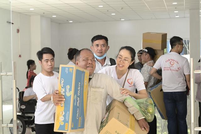 Mua sắm tết 0 đồng tại gian hàng đặc biệt ngày cuối năm ở TP.HCM - Ảnh 1.