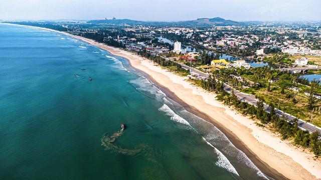 Làm phố đi bộ bên bờ biển đẹp nhất Quảng Ngãi- Ảnh 2.