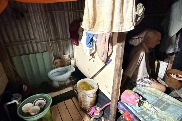 Xóm ve chai ở TP.HCM: 'Năm nay tôi cũng chờ mà chưa thấy ai cho'- Ảnh 3.