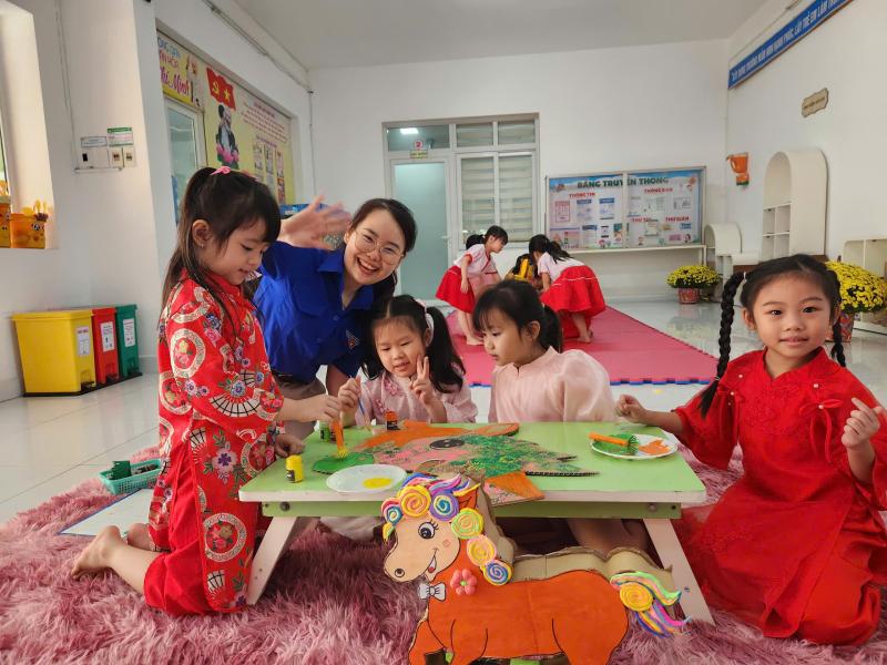 Độc đáo hội thi 'đua ngựa' trong trường học TP.HCM - Ảnh 12.
