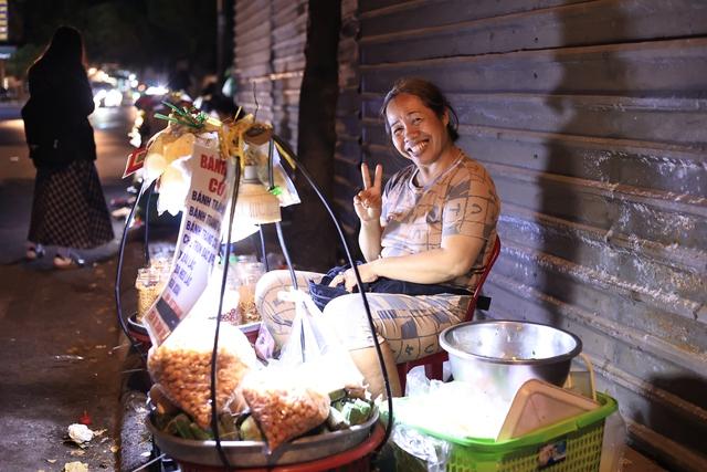 Xóm hàng rong 'mua ngủ' 40.000 đồng/ngày ở trung tâm TP.HCM, oằn vai mưu sinh giáp tết- Ảnh 9.