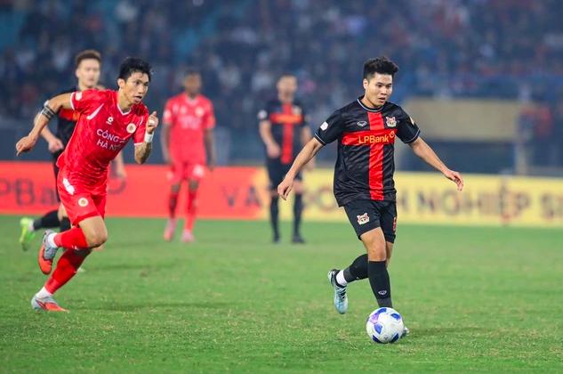 CLB Ninh Bình tìm nơi ‘xả stress’, HAGL và thủ môn cao 1,91 m có chịu nổi sức ép?
- Ảnh 2.