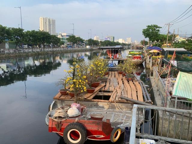 Mưu sinh ở Bến Bình Đông: Những chiếc ghe chở cả một cái tết- Ảnh 3.