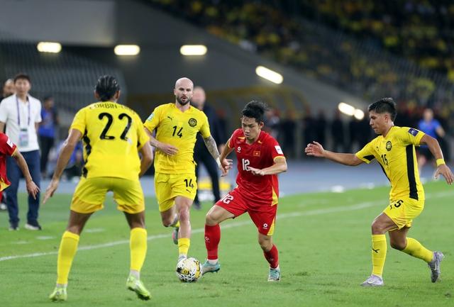 FIFA hé lộ 'đạo diễn' tố cáo vụ nhập tịch lậu Malaysia, không phải Việt Nam: Nhân vật gây sốc nặng- Ảnh 2.