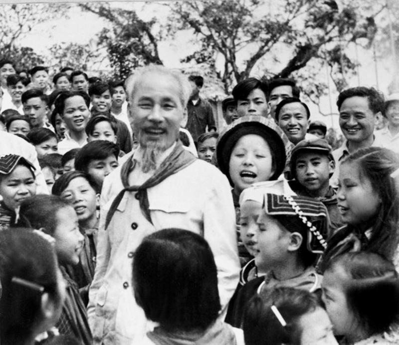 Khát vọng sánh vai cùng cường quốc năm châu của Chủ tịch Hồ Chí Minh - Ảnh 1.
