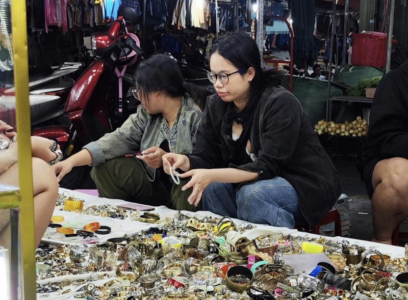Thắt chặt chi tiêu cận Tết với đồ si: Giải pháp tiết kiệm cho người trẻ 2026 - Ảnh 1.