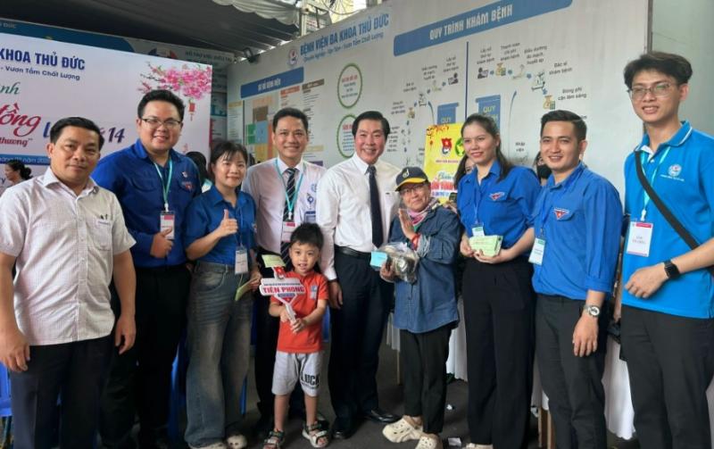 Giới trẻ TP . HCM chung tay mang tết đến cho người khó khăn năm 2026 - Ảnh 3.
